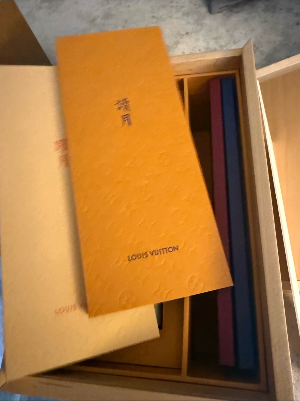 Louis Vuitton 'Under the Same Moon' Gift Set – Blue,Red,Orange & Cream Rare item - Picture 6 of 13